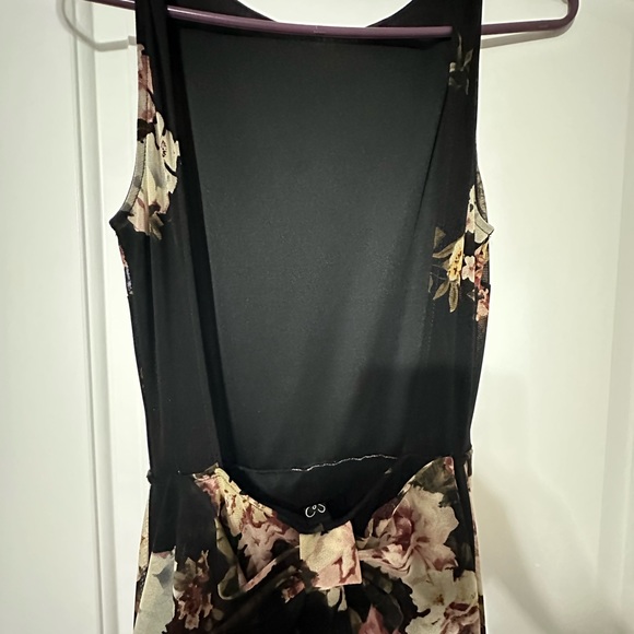 Black open back formal dress. - Picture 4 of 8